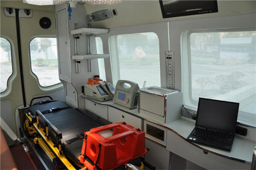常宁市救护车内部